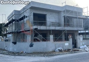 Moradia T4 Isolada Nova Com Piscina Em Lote De...