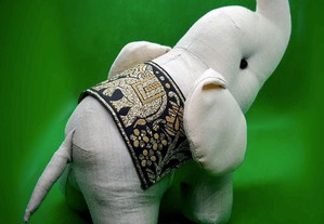 Elefante Tailandês Decorativo em Seda