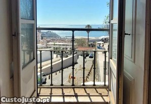 Prdio no corao de Alfama