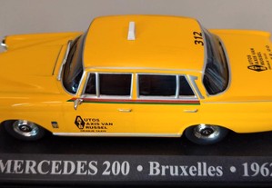* Miniatura 1:43 Táxi Mercedes-Benz 200 (1962) | Cidade Bruxelas | 1ª Série