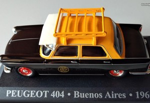 * Miniatura 1:43 Táxi Peugeot 404 (1965) | Cidade Buenos Aires | 1ª Série