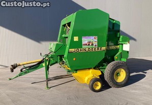 enfardadeira John Deere 570 para trator
