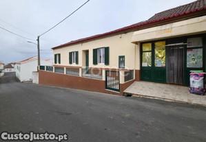 Moradia Térrea T3 + Minimercado - Achadinha,...