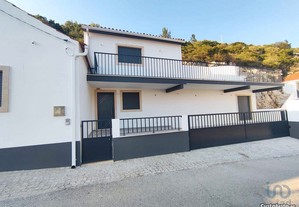 Casa de aldeia T3 em Leiria de 180,00 m²
