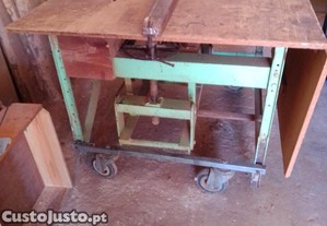 Serra rotativa de corte para marcenaria.