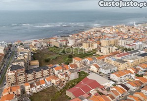 Prdio Com 4 Pisos A 300 Metros Da Praia Em...
