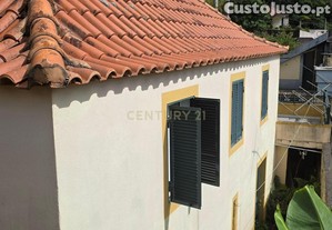 Casa Rstica em So Vicente com terreno de cultivo e Terrao