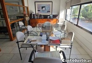 Espaoso Armazm para no Casal do Marco, em muito bom estado