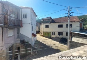 Moradia T4 com terreno em em So Martinho
