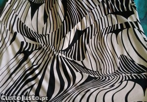 Blusa preta e branca