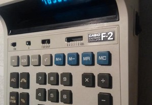 Calculadora Casio F2 a corrente /pilhas como nova