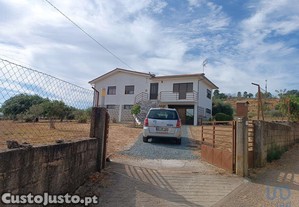 Casa / Villa T4 em Vimioso de 252,00 m