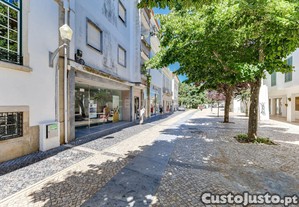 Loja com 172m2 ABC, Centro de Beja, cave e espao aberto