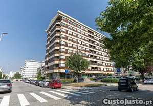 Apartamento T5 para   Pra�a Vel�squez / Alameda E�a de Queir�s