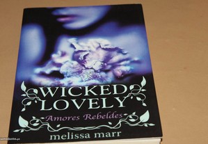 "Amores Rebeldes" de Wicked Lovely