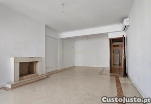 Apartamento T3 com terrao e garagem Condomnio Santa Catarina, Centro Histrico de vora
