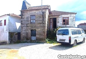 Belssima moradia centenria de pedra com trs quartos em Santa Marinha do Zzere a 4 km do rio Douro e da estao da Ermida