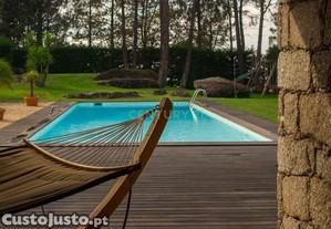 Propriedade em Pedra Trrea com Piscina, sala Jogos, campo futebol