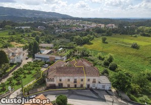 Moradia T6 antiga, para recuperar