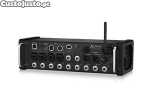 Mesa de som behringer Xair 12 com  ruter.