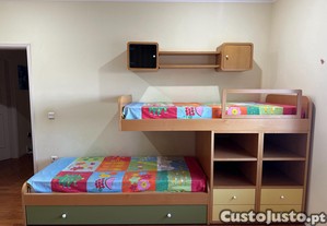 Quarto completo com 2 colches e estrados   pronto a usar