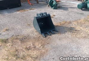 Balde de 60cm para retroescavadora