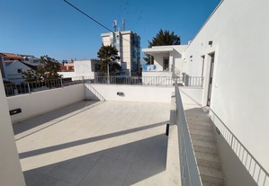 Apartamento isolado T1 Novo com terraço vista mar
