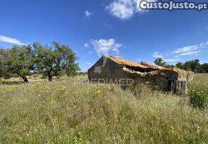 Herdade com ruína para reconstruir