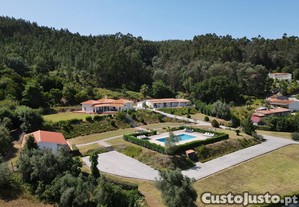 Moradia T3 + T2 trrea com anexo ,piscina,garagem e jardim com vistas panormicas numa localizao nica a 5 min. de V.N de Poia