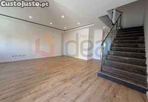 Moradia Nova T4 Com Garagem - Amora, Seixal