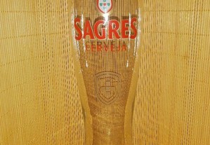 Copo em vidro com publicidade da cerveja Sagres modelo de exportação de one pint de 2013