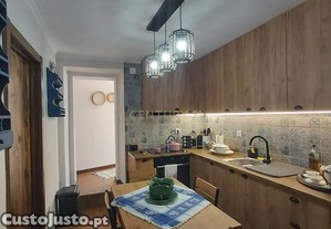 **Casa Renovada em Mombeja   Conforto, Luz e Localizao Perfeita!**