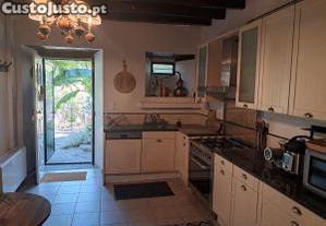 Moradia T3+2, Rstica, com Terreno - Castanheira de Pera