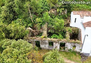 Runa com Terreno na Zona do Sanguinho   Faial da Terra, Povoao