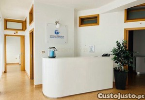 Edifcio destinado a servios em Figueira de Lorvo