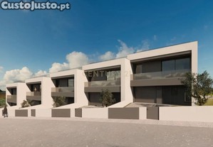 Moradia Geminada V3 em Vila Boa do Bispo, Marco de Canaveses