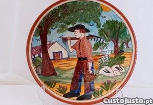 Prato alentejano assinado com representao de cena rural