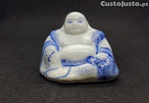 Pequeno buda em porcelana chinesa