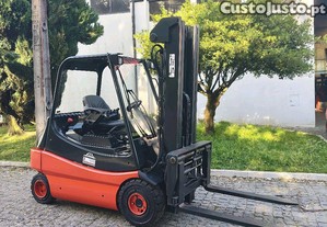 Empilhador Elétrico Linde E30 , 3000kg , Triplo 5,30mt