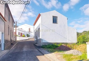 Casa em Ribeira Ch, Lagoa, Ilha de So Miguel - Oportunidade de Renovao