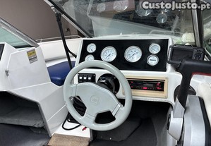 Lancha com motor Mercury a 4 tempos