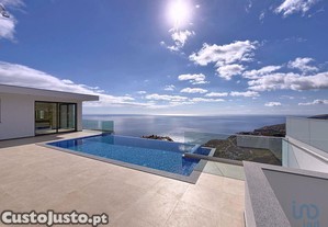 Casa / Villa T3 em Arco da Calheta de 277,00 m