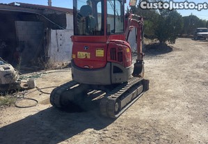 Yanmar VIO25-4 (2.8T), 2013, 4800h, 2 baldes c/engate rpido. CE