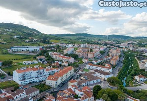 Prdio com enorme potencial | Oportunidade para investidores - Arruda dos Vinhos