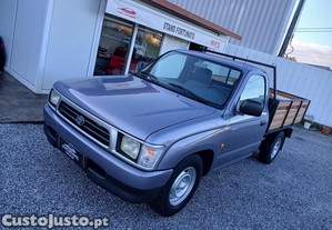 Toyota Hilux Caixa-Aberta 4x2 2.4D