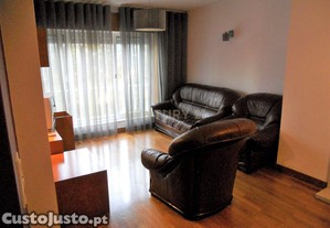 Apartamento T2 para c/ 2 WC completos - 1 Suite, Box, em Cedofeita - prox. Damio de Gis