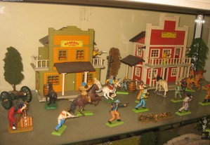 Display diorama FARWEST figuras Britains casas Exin 1970