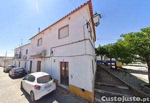 de Edifcio na Rua 25 de abril N 17 Vila Nova da Baronia (Alvito), com Habitao.