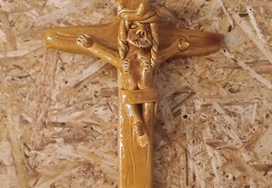 Crucifixo de Julia Ramalho figurado de Barcelos