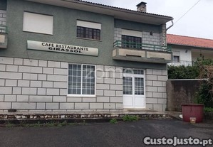 Moradia Com Restaurante Pronto A Funcionar